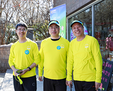 郭老師、侯老師、達(dá)江老師合影
